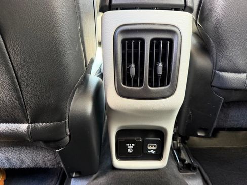 Used 2020 Jeep Compass Limited w/ Premium Lighting Group AWD/4WD image 13