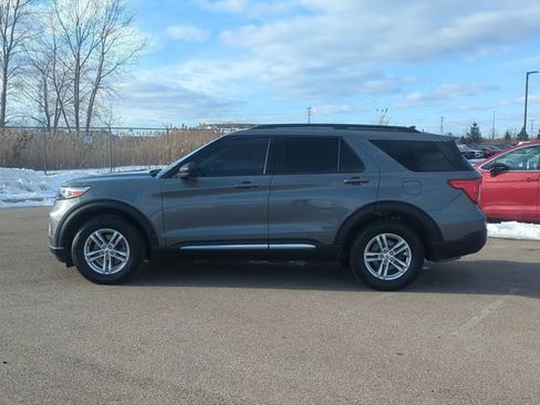 Used 2021 Ford Explorer XLT w/ Equipment Group 202A image 6