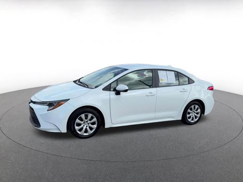 Used 2025 Toyota Corolla LE FWD image 6