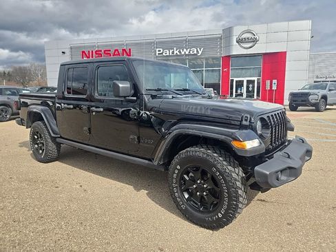 Used 2021 Jeep Gladiator Sport AWD/4WD image 1