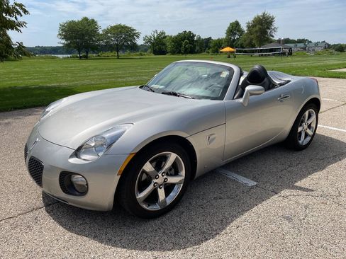 Used 2007 Pontiac Solstice GXP w/ Premium Package RWD image 35