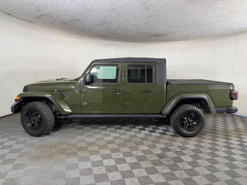 Used 2023 Jeep Gladiator Sport AWD/4WD image 16