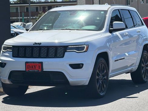 Used 2021 Jeep Grand Cherokee Laredo X AWD/4WD image 9