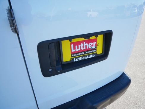Used 2017 Chevrolet Express 2500 RWD image 15