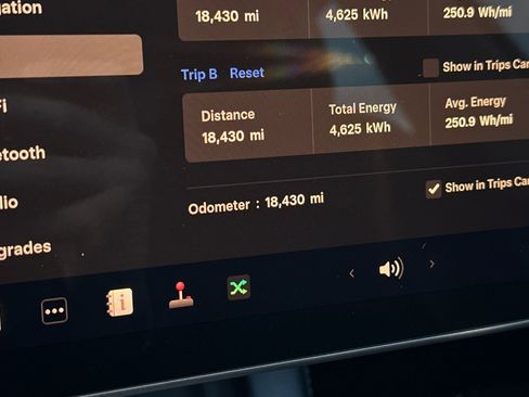 Used 2023 Tesla Model 3 Standard Range image 23