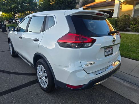 Used 2017 Nissan Rogue S FWD image 7