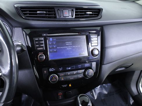 Used 2017 Nissan Rogue SL w/ SL Premium Package image 24