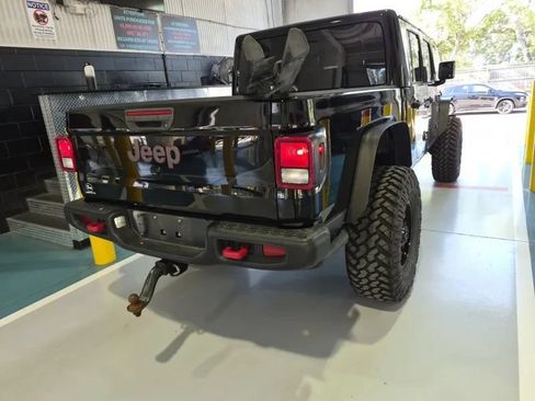 Used 2023 Jeep Gladiator Rubicon w/ Cold Weather Group AWD/4WD image 3