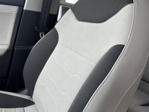 New 2025 Volkswagen Taos SE image 39