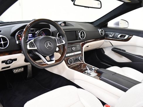 Used 2017 Mercedes-Benz SL 550 image 13