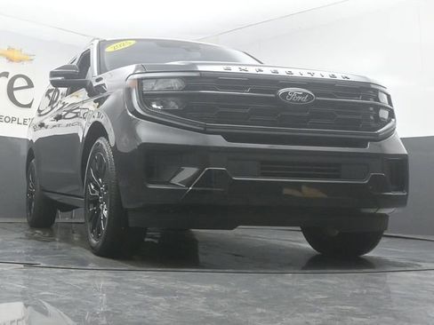 Used 2025 Ford Expedition Max Platinum w/ Stealth Appearance Package AWD/4WD image 3