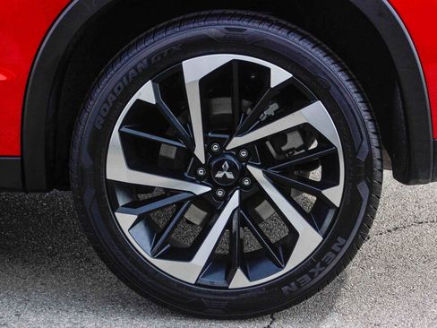 Used 2024 Mitsubishi Outlander SE image 11