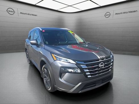 Certified 2025 Nissan Rogue SV w/ SV Premium Package FWD image 3