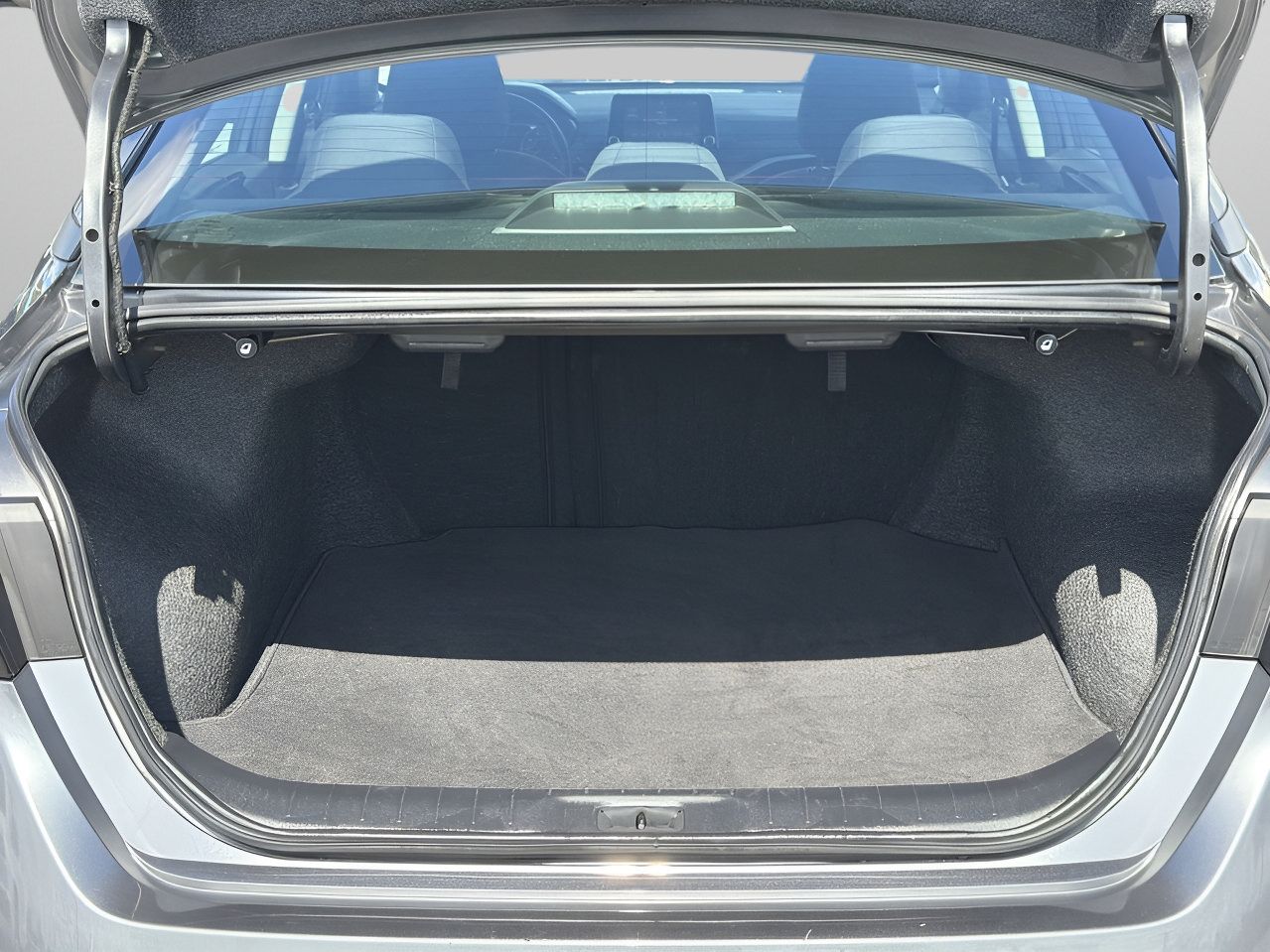 Used 2024 Nissan Altima 2.5 SV FWD image 8