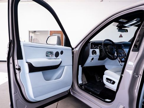 Used 2022 Rolls-Royce Cullinan image 26