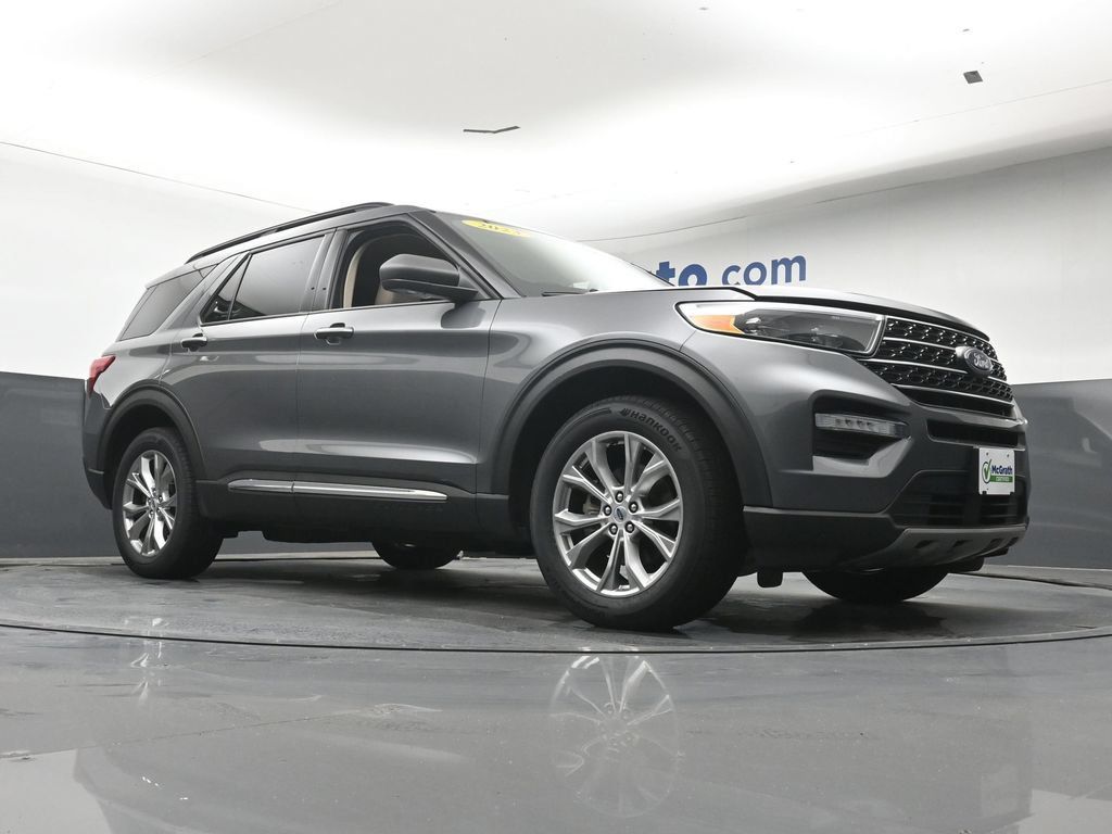 Used 2023 Ford Explorer XLT w/ Equipment Group 202A AWD/4WD image 27