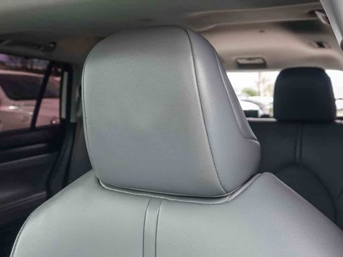 Used 2021 Toyota Highlander XLE image 24