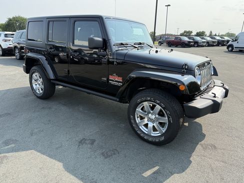 Used 2014 Jeep Wrangler Unlimited Sahara w/ Connectivity Group AWD/4WD image 1