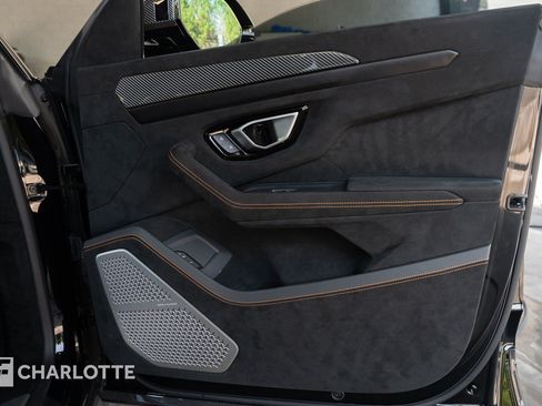 Used 2023 Lamborghini Urus Performante AWD/4WD image 30