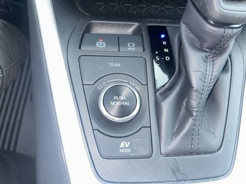 Used 2024 Toyota RAV4 XLE AWD/4WD image 14