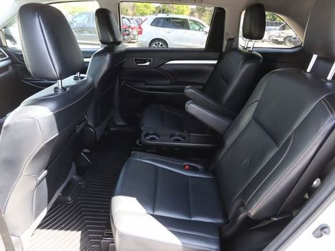 Used 2017 Toyota Highlander XLE image 29