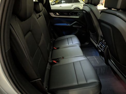 Used 2025 Porsche Cayenne image 24