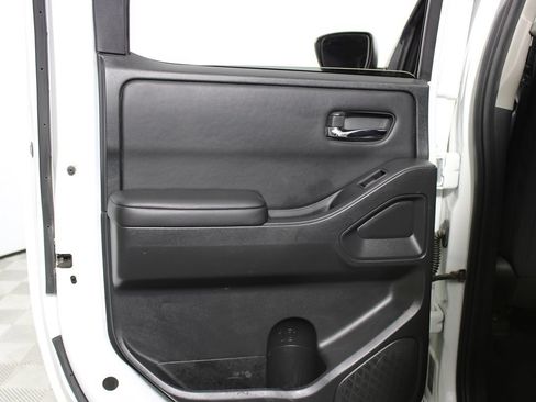 Used 2023 Nissan Frontier SV w/ SV Convenience Package RWD image 29