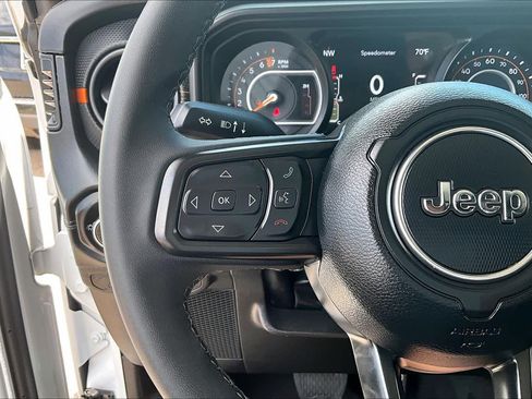 Used 2026 Jeep Gladiator Mojave AWD/4WD image 22