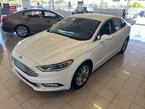 Used 2017 Ford Fusion SE w/ Equipment Group 602A FWD image 12