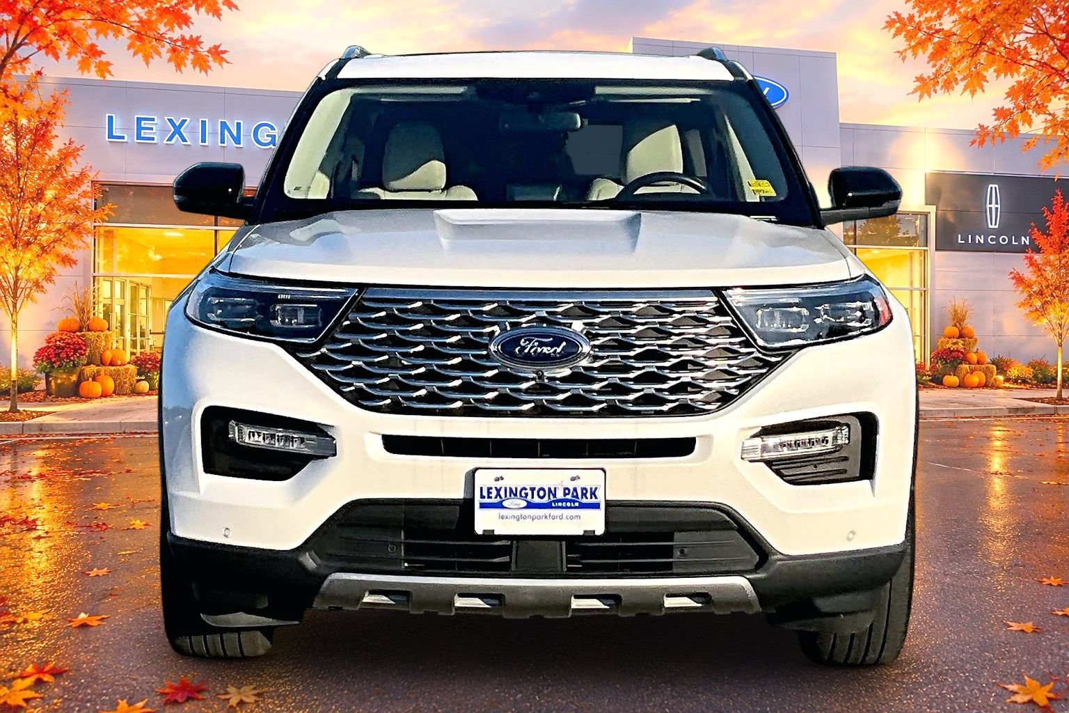 Used 2021 Ford Explorer Platinum w/ Equipment Group 601A AWD/4WD image 2