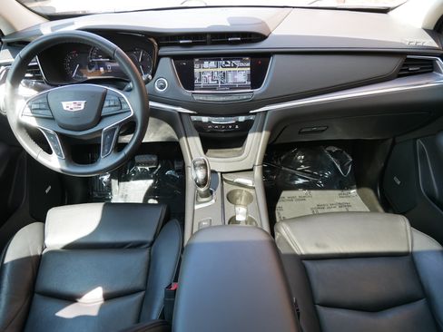 Used 2017 Cadillac XT5 Luxury w/ Driver Awareness Package AWD/4WD image 14