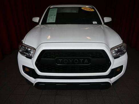 Certified 2017 Toyota Tacoma TRD Off-Road image 16