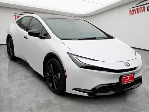 Certified 2026 Toyota Prius Plug-In Hybrid image 5