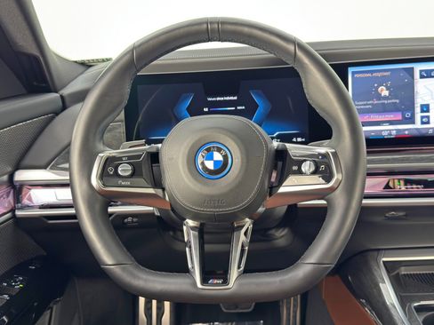 Used 2024 BMW i7 xDrive60 w/ Premium Package image 22
