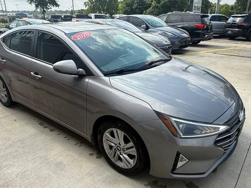 Used 2020 Hyundai Elantra Value Edition w/ Winter Weather Package FWD image 2