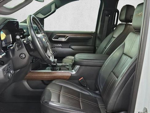 Used 2023 Chevrolet Silverado 1500 High Country w/ Z71 Off-Road Package AWD/4WD image 10