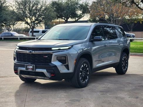 Used 2024 Chevrolet Traverse Z71 w/ Enhanced Driving Package image 11