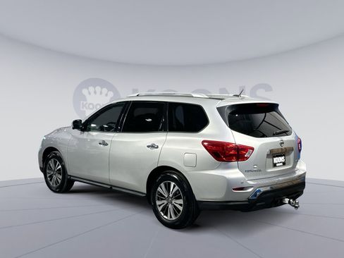 Used 2017 Nissan Pathfinder SL w/ SL Tech Package image 4