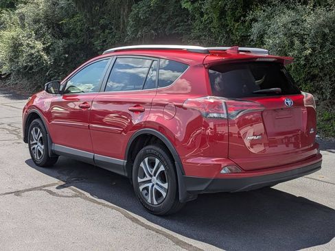 Used 2016 Toyota RAV4 LE AWD/4WD image 4