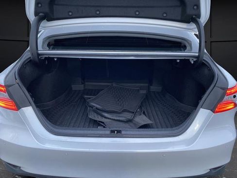 Used 2018 Toyota Camry XLE image 14