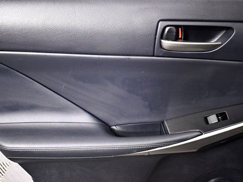 Used 2017 Lexus IS 300 AWD image 37