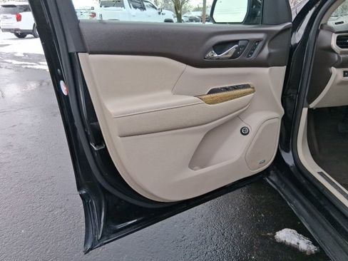 Used 2018 GMC Acadia Denali image 9