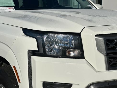 Used 2023 Nissan Frontier SV image 10