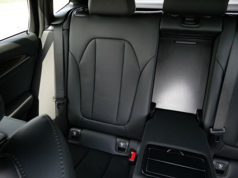 Used 2023 BMW X4 xDrive30i w/ Convenience Package image 11