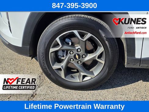 Used 2025 Chevrolet Trax LT FWD image 13