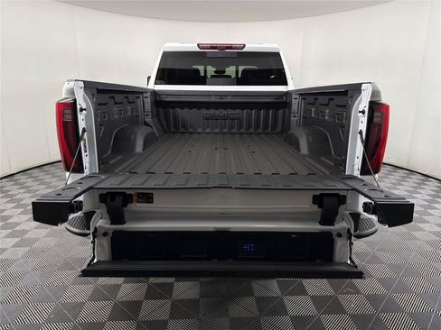 New 2026 GMC Sierra 2500 Denali Ultimate AWD/4WD image 17