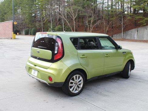 Used 2017 Kia Soul + image 5