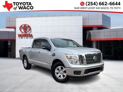 Used 2017 Nissan Titan SV image 1