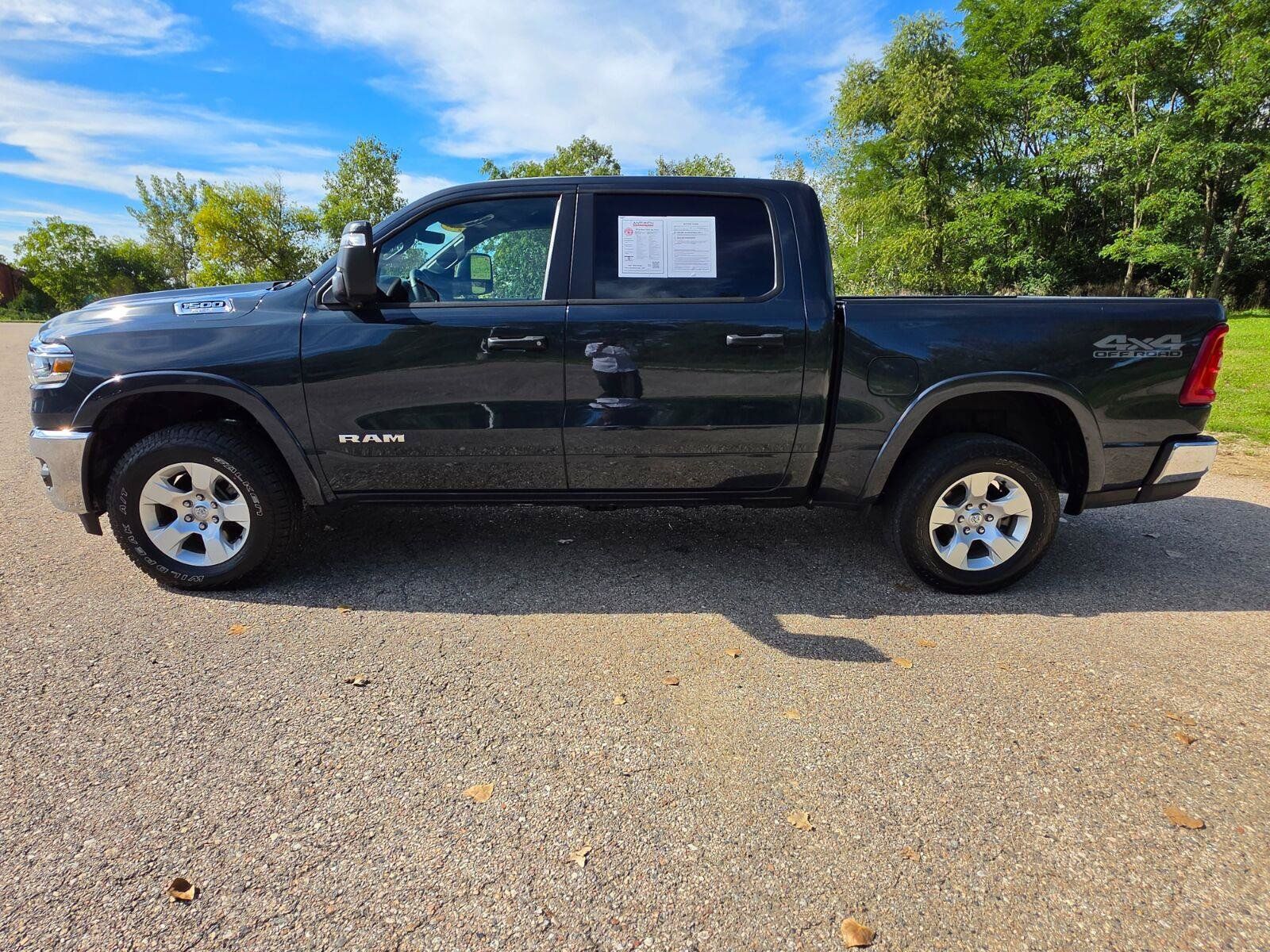 Used 2025 RAM 1500 Big Horn AWD/4WD image 11