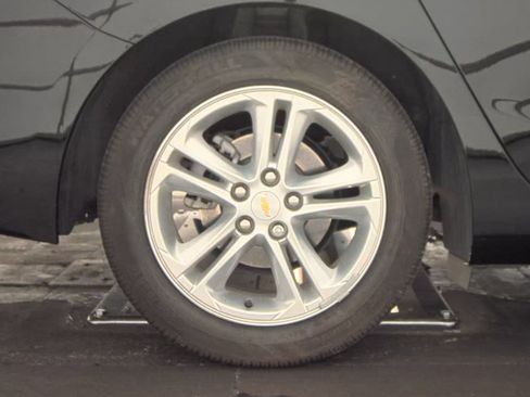 Used 2018 Chevrolet Cruze LT w/ Convenience Package image 12